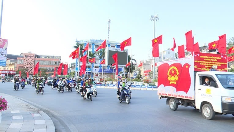 Phường Phù Liễn, TP. Hải Phòng tưng bừng cờ hoa, tuyên truyền cho ngày bầu cử đại biểu Quốc hội khóa XVI và đại biểu HĐND các cấp nhiệm kỳ 2026-2031. Ảnh: Quỳnh An