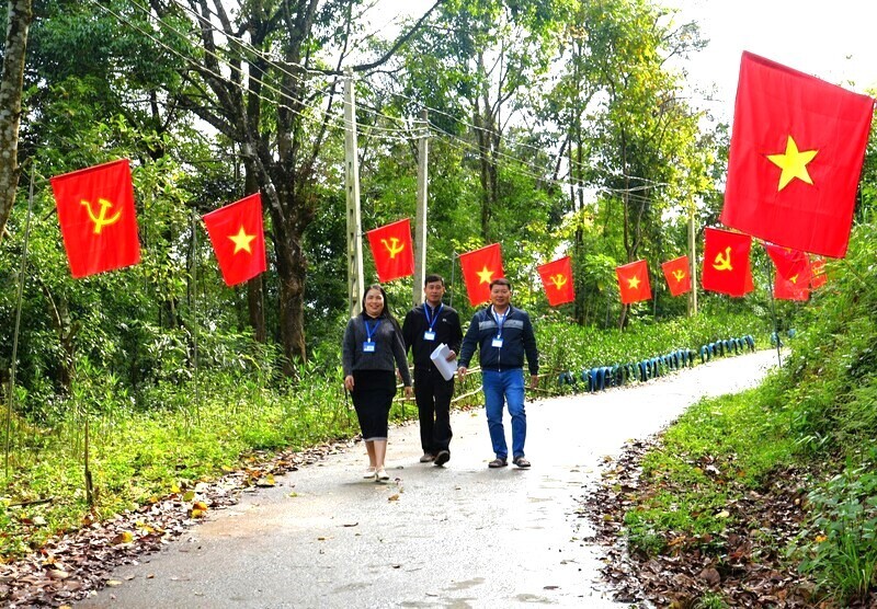 Không khí tươi vui của ngày bầu cử lan toả khắp các xã biên giới, vùng núi của tỉnh Nghệ An