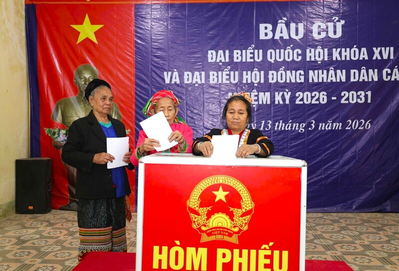 Bà con tin tưởng bầu những đại biểu có đức, có tài, đại diện cho tiếng nói của nhân dân.