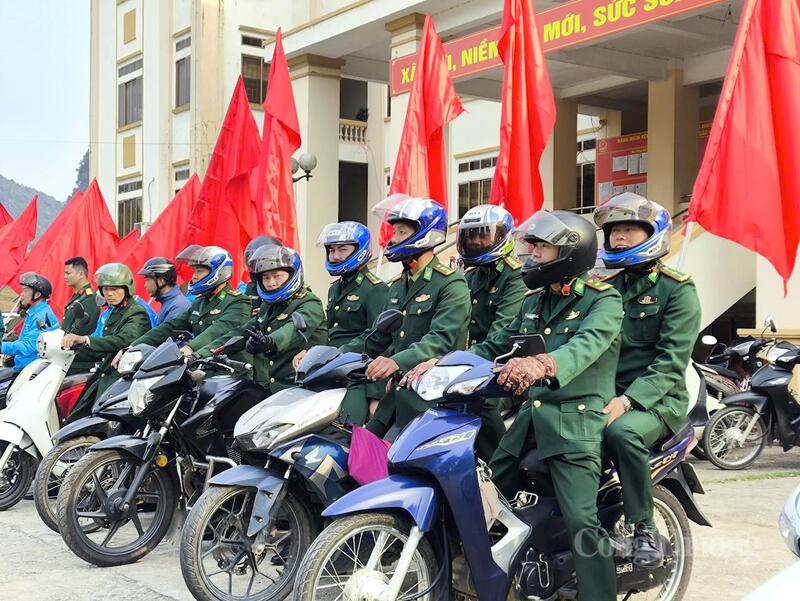 Đồn biên phòng CKQT Tà Lùng phối hợp với các ban ngành, đoàn thể xã Phục Hòa tổ chức diễu hành, tuyên truyền cho quần chúng nhân dân về công tác chuẩn bị bầu cử Quốc hội và HĐND các cấp nhiệm kỳ 2026 - 2031.