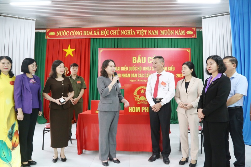 Phó Chủ tịch nước Võ Thị Ánh Xuân kiểm tra công tác chuẩn bị bầu cử tại tỉnh Đồng Nai.