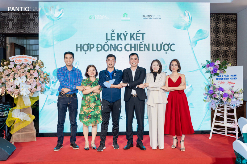 Tại sự kiện đã diễn ra Lễ ký kết hợp tác chiến lược giữa 𝐏𝐀𝐍𝐓𝐈𝐎SALON và các đối tác là nhà phân phối trên toàn quốc.