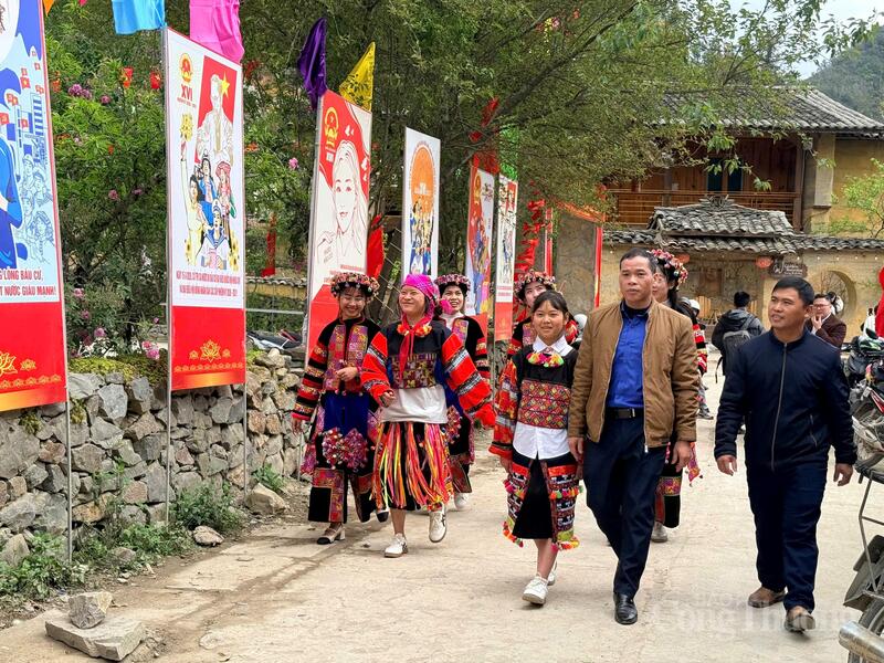 Ông Dương Ngọc Đức - Bí thư Đảng ủy, Chủ tịch HĐND xã Lũng Cú cho biết, công tác chuẩn bị cho ngày bầu cử đã được hoàn tất, mọi thứ đã sẵn sàng...