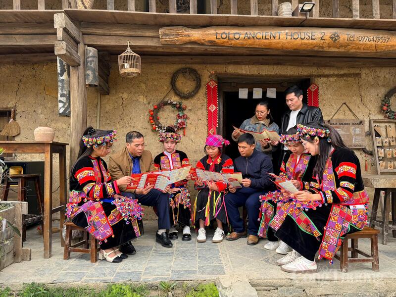 Điểm bầu cử số 3, được đặt tại làng Lô Lô Chải - ngôi làng vừa được công nhận là “Làng du lịch tốt nhất thế giới năm 2025”.