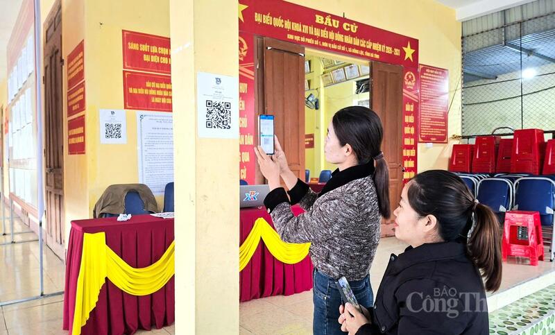 Chỉ với một thao tác đơn giản trên điện thoại thông minh, cử tri có thể nắm rõ tiểu sử, chương trình hành động của từng ứng cử viên.