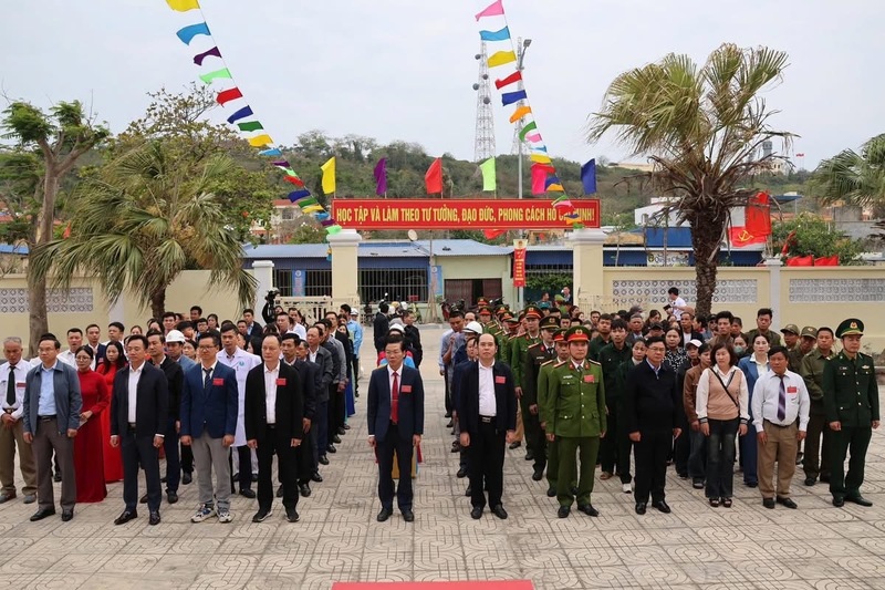 Quân và dân Đặc khu Bạch Long Vĩ tham gia ngày bầu cử ngày 14/3. Ảnh: BLV