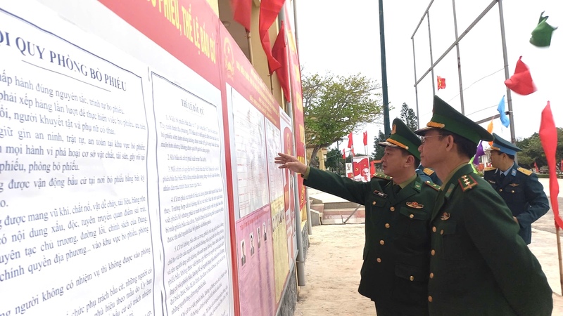 Lực lượng vũ trang Đặc khu Bạch Long Vĩ trong ngày bầu cử 14/3. Ảnh: BLV