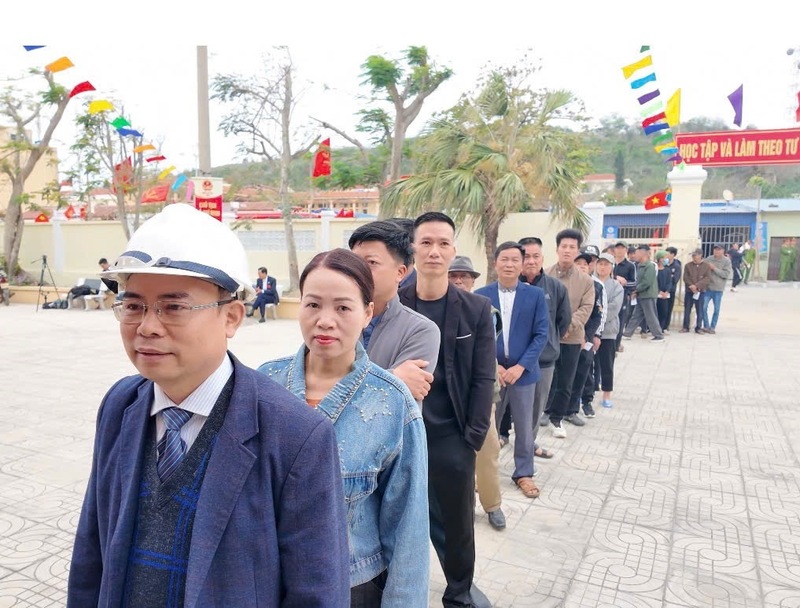 Cử tri Bạch Long Vĩ thực hiện quyền và nghĩa vụ công dân. Ảnh: BLV