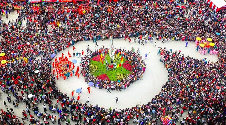 Lễ hội đền Kỳ Cùng (Lạng Sơn) thu hút hàng nghìn du khách. Ảnh: Tổ Quốc