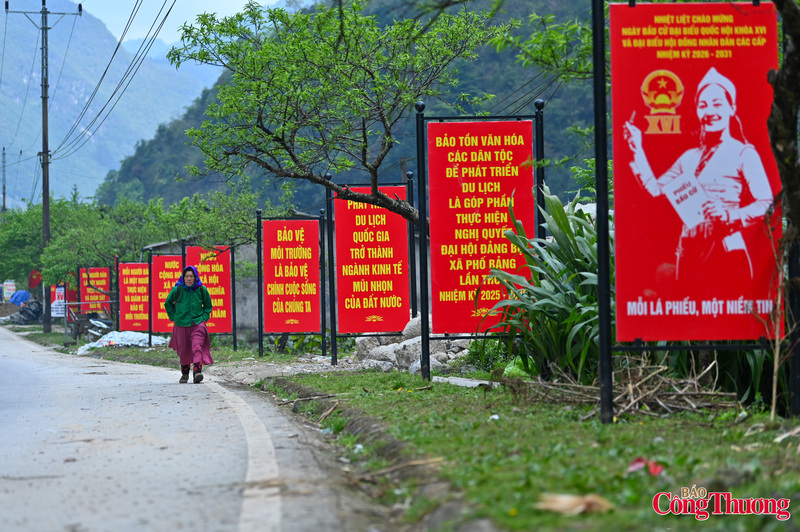 Từ trung tâm xã đến những bản xa nhất, không khí chuẩn bị cho ngày hội non sông đang lan tỏa trong từng nếp nhà của đồng bào các dân tộc nơi địa đầu Tổ quốc.