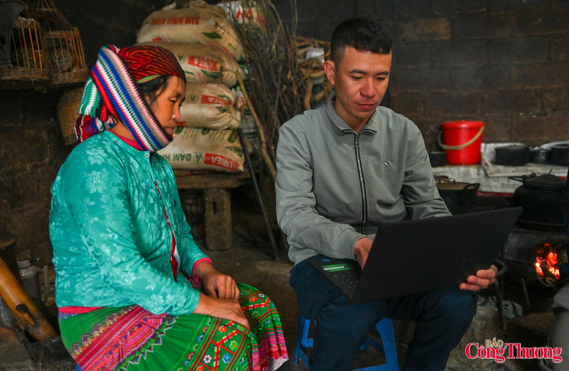 Để giúp bà con đồng bào dân tộc dễ hiểu hơn, các cán bộ xã đã xây dựng clip, hình ảnh theo tiếng của đồng bào nhằm tuyên truyền sâu hơn đến bà con.