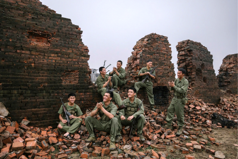 Hậu trường phim "Mưa đỏ". Ảnh: ĐPCC