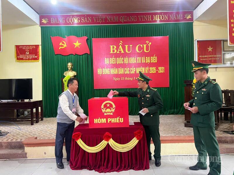 Ngày bầu cử tại Quảng Trị đang diễn ra trong không khí phấn khởi