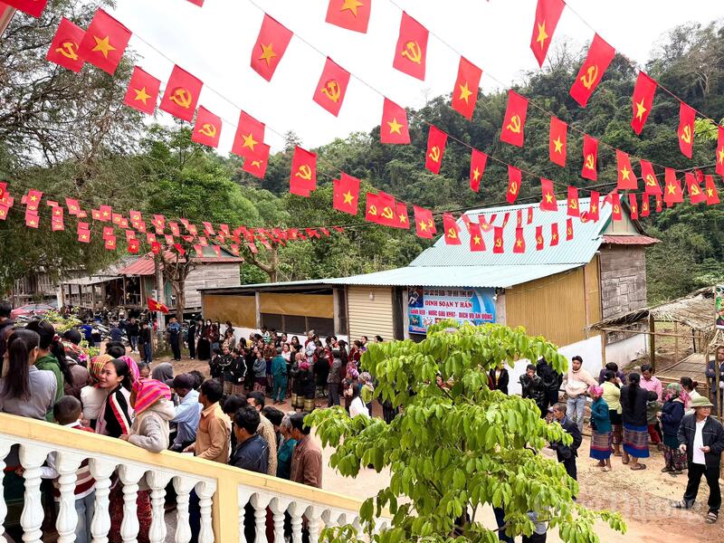 Người dân xã miền núi Thượng Trạch nô nức đi bỏ phiếu bầu người hiền tài