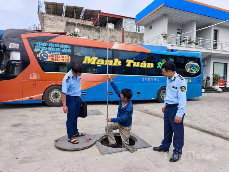 Nhờ triển khai đồng bộ các giải pháp, thị trường hàng hóa trên địa bàn tỉnh Điện Biên, các mặt hàng thiết yếu như xăng, dầu được cung ứng đầy đủ, không xảy ra tình trạng khan hiếm hoặc biến động giá bất thường.