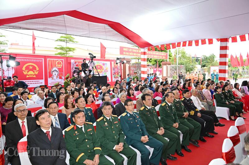 Các đại biểu tham dự Lễ khai mạc. Ảnh: Cấn Dũng