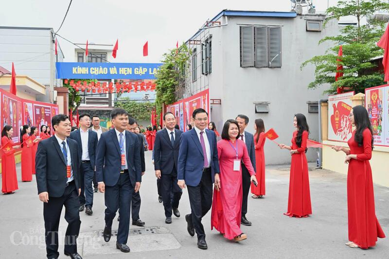 Ủy viên Trung ương Đảng - Bí thư Đảng ủy, Quyền Bộ trưởng Bộ Công Thương dự Lễ Khai mạc với tư cách cử tri và là ứng cử viên đại biểu Quốc hội khóa XVI tại phường Phù Liễn, TP. Hải Phòng. Ảnh: Cấn Dũng