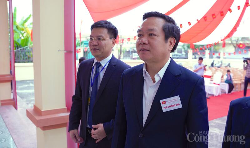 Hơn 2,5 triệu cử tri Hưng Yên tham gia bầu cử sáng 15/3 - 5