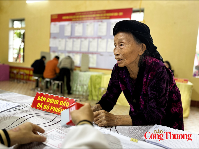 Cử tri cả nước tham gia bầu cử đại biểu Quốc hội khóa XVI và đại biểu Hội đồng nhân dân các cấp nhiệm kỳ 2026 - 2031, thời gian từ 7h - 19h ngày 15/3.