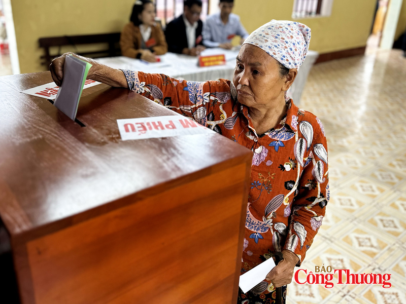 Mỗi cử tri có quyền bỏ 1 phiếu bầu đại biểu Quốc hội và bỏ 1 phiếu bầu đại biểu Hội đồng nhân dân tương ứng với mỗi cấp Hội đồng nhân dân mà mình được tham gia bầu cử.