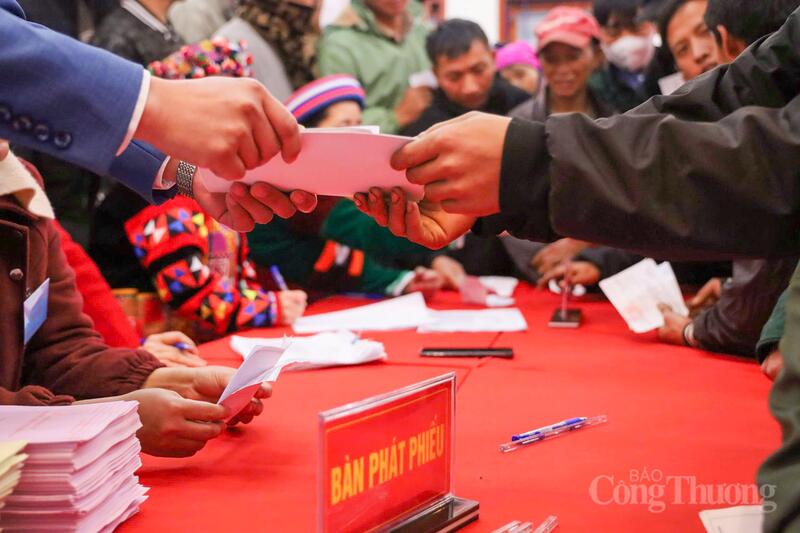 Cử tri Lũng Cú đội mưa tham gia bầu cử - 6