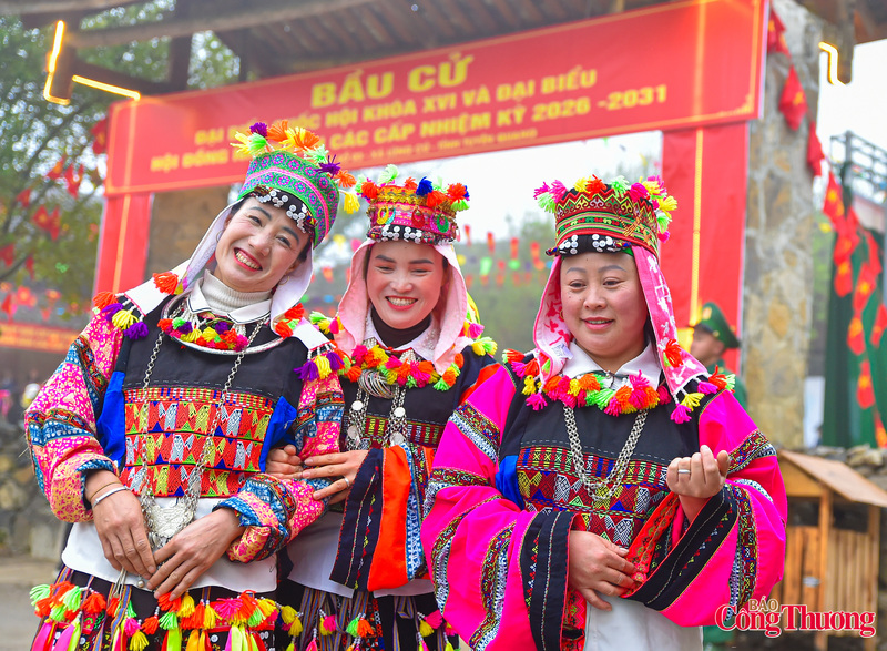 Nụ cười rạng rỡ mang theo niềm tin và hi vọng vào sự đổi mới của Lô Lô Chải cũng như của cả đất nước.