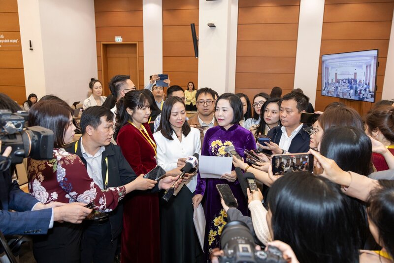 Phó Chủ tịch Quốc hội Nguyễn Thị Thanh trả lời phỏng vấn báo chí