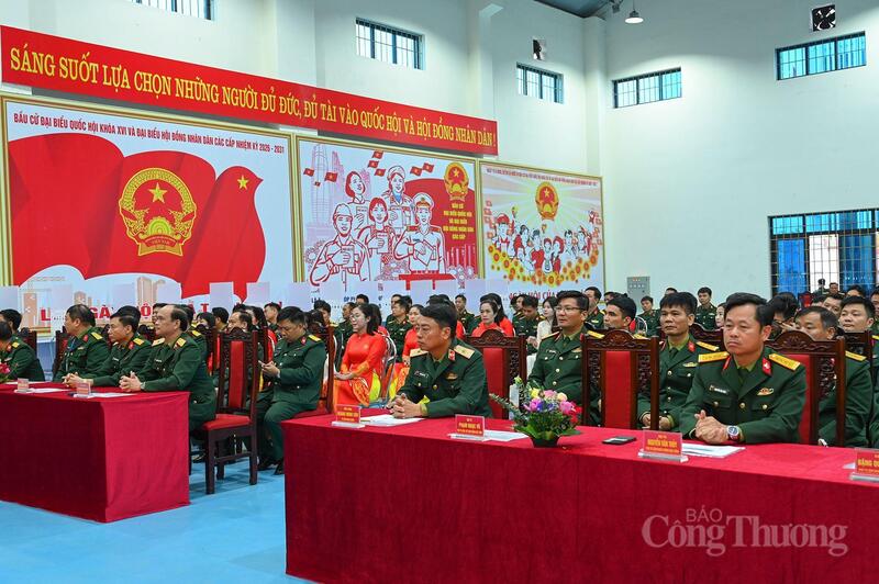 Công tác tổ chức bỏ phiếu tại Khu vực bỏ phiếu số 7 ( Binh chủng Đặc Công)