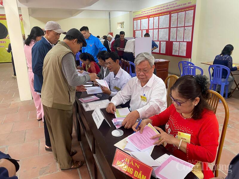 Hơn 2,5 triệu cử tri Hưng Yên tham gia bầu cử sáng 15/3 - 11