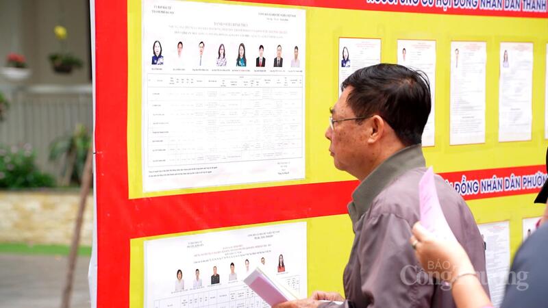 Người dân tìm hiểu kỹ về các ứng cử viên.