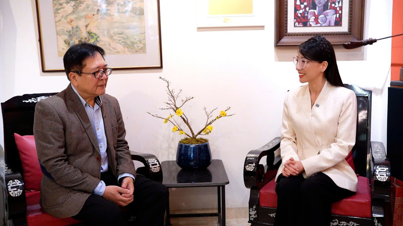 NSND Vương Duy Biên - nguyên Thứ trưởng Bộ Văn hóa, Thể thao và Du lịch, Chủ tịch Hiệp hội Phát triển công nghiệp văn hóa Việt Nam trả lời phỏng vấn phóng viên Báo Công Thương. Ảnh: Thái Mạnh