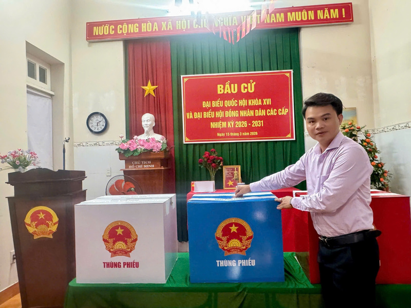 Ông Trần Công Hiếu, Giám đốc Siêu thị Co.opmart Vũng Tàu tham gia bầu cử.