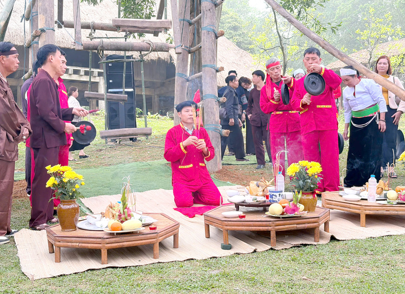 Lời khấn cầu xin các vị thần cho phép mở hội, cầu mong mưa thuận, gió hòa và mọi ước muốn của người dân được toại nguyện