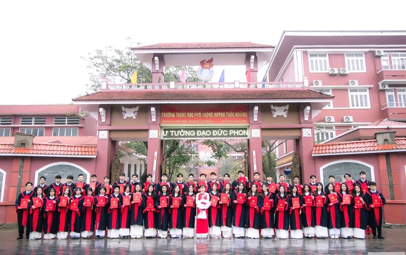 Từ ngôi trường này, các thế hệ học sinh đã trưởng thành, thành đạt, đóng góp cho quê hương, đất nước.