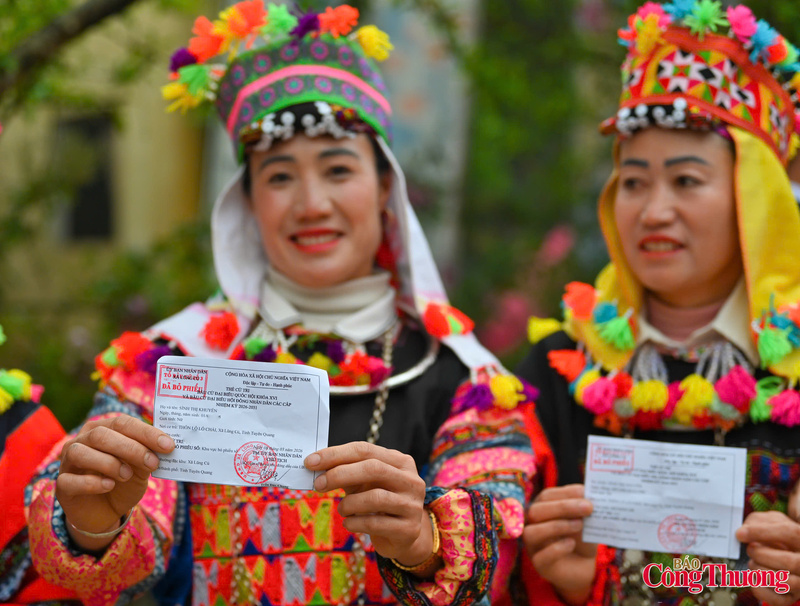 Cử tri đi bầu cử trong ngày 15/3. Ảnh: Nam Nguyễn