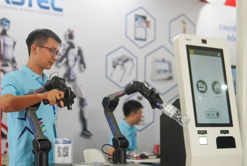 Hà Nội xác định khoa học, công nghệ, đổi mới sáng tạo và chuyển đổi số được xác định là đột phá quan trọng trong phát triển kinh tế. Ảnh: ĐBND