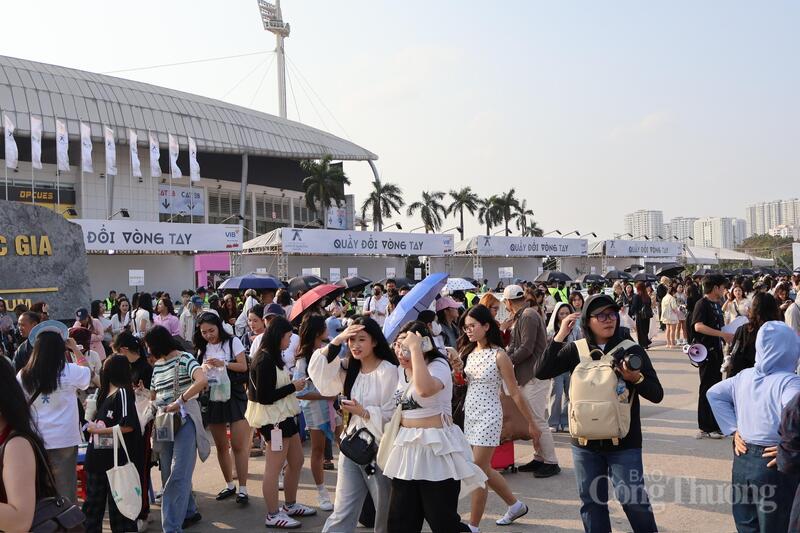Giới trẻ háo hức trước giờ diễn concert 'Anh Trai Say Hi' tại Mỹ Đình - 1