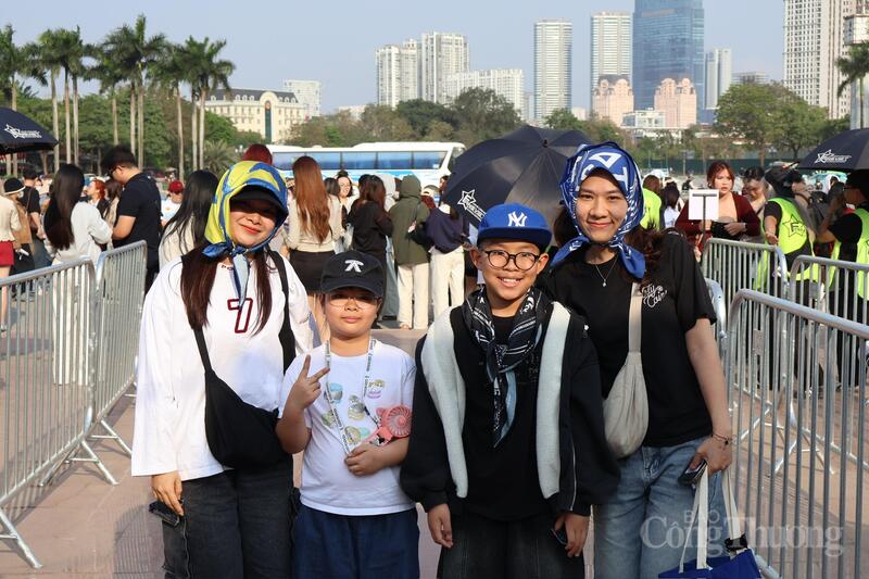 Một số gia đình tại Hà Nội sẵn sàng hòa mình vào đêm nhạc sôi động.