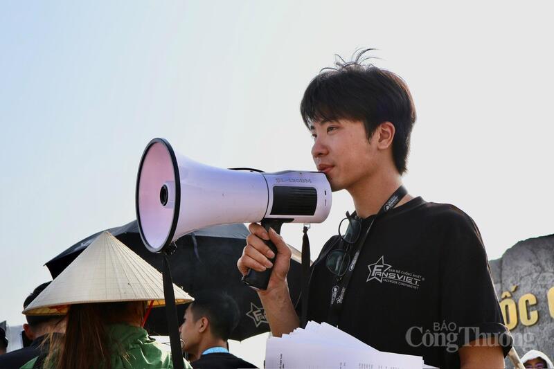 Giới trẻ háo hức trước giờ diễn concert 'Anh Trai Say Hi' tại Mỹ Đình - 12