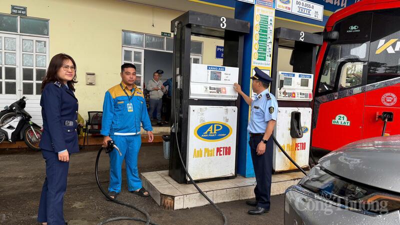 Trước tình hình diễn biến phức tạp tại khu vực Trung Đông, ngành Công Thương Lâm Đồng đã triển khai nhiều biện pháp giữ ổn định thị trường, đảm bảo nguồn cung xăng dầu. Ảnh: Lê Sơn