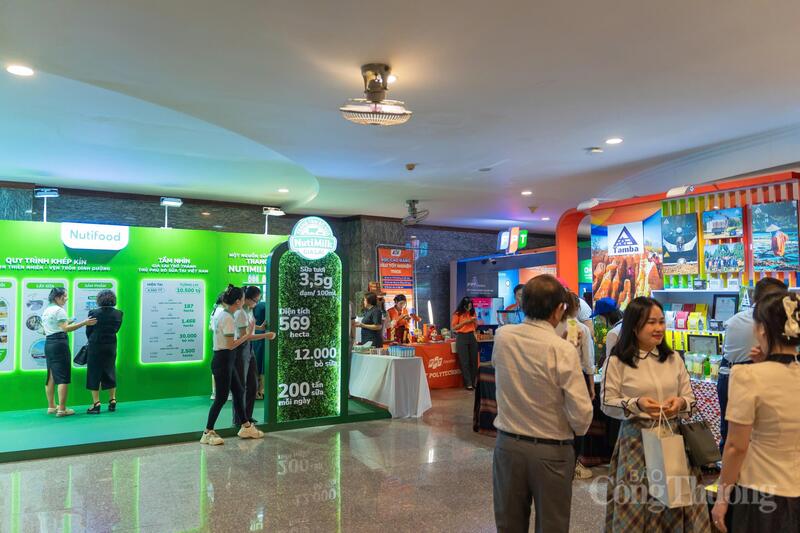 Triển lãm xúc tiến đầu tư, thương mại, du lịch kết hợp trưng bày các sản phẩm OCOP của tỉnh tại Hội nghị Xúc tiến đầu tư tỉnh Gia Lai năm 2025. Ảnh: Hiền Mai