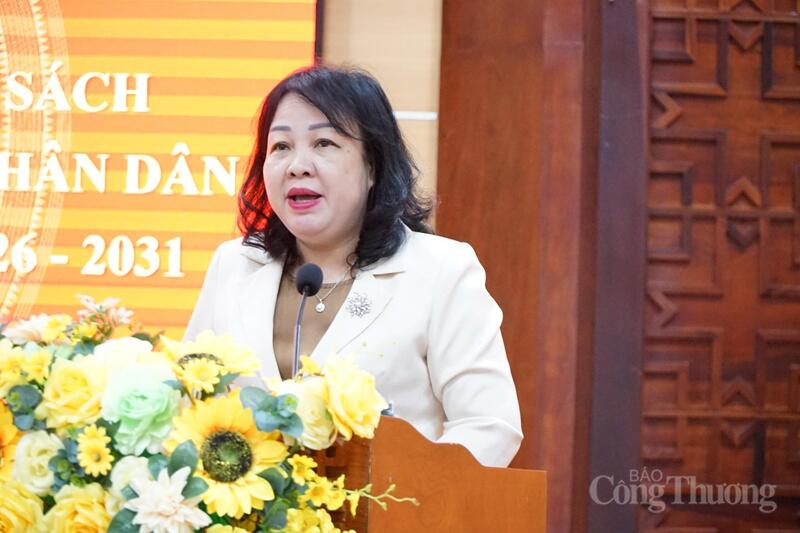 Bà Cao Thị Hoà An, Chủ tịch HĐND tỉnh Đắk Lắk phát biểu tại hội nghị. Ảnh: Vũ Long