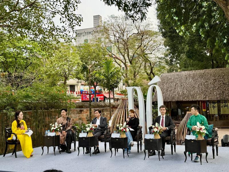 Ban tổ chức thông tin về vở ballet đương đại "Dó". Ảnh: Hương Sen