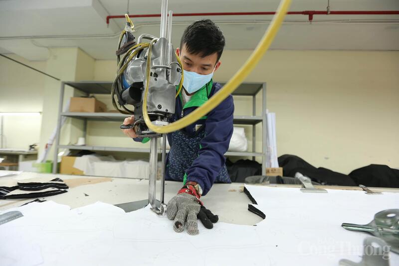 2 tháng đầu năm, dệt may vẫn nằm trong top ngành hàng có kim ngạch xuất khẩu đạt 5 tỷ USD trở lên. Ảnh: Nguyễn Nam