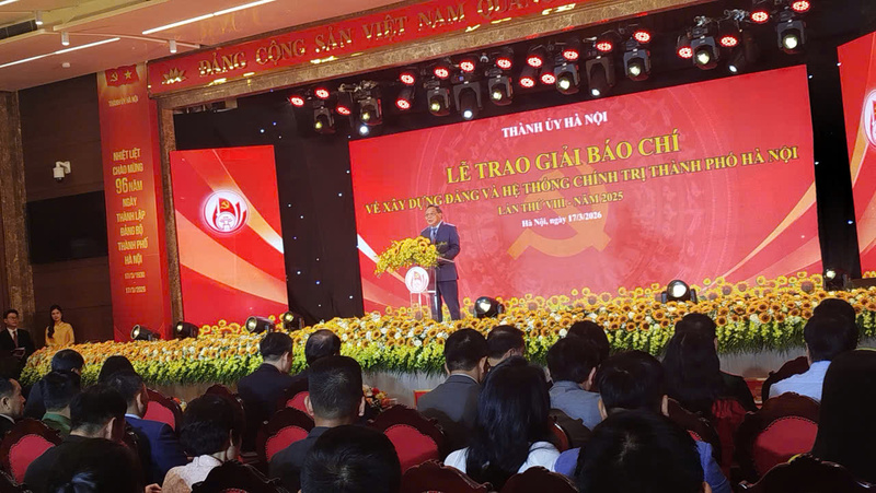 Ông Nguyễn Văn Phong - Phó Bí thư Thành ủy Hà Nội, Trưởng Ban tổ chức giải phát biểu tại lễ trao giải. Ảnh: Hải Sơn