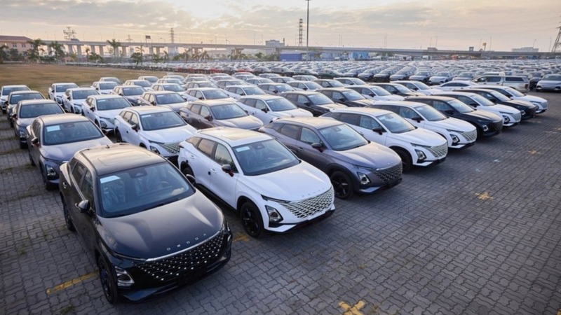 Bình quân mỗi chiếc ô tô nhập khẩu vào Việt Nam trong tháng 2 có giá trị khoảng 22.130 USD. Ảnh: Huy Trần