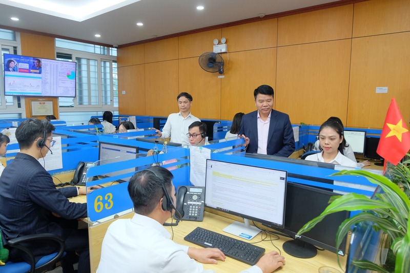 Trung tâm Chăm sóc khách hàng tăng cường ĐTV đảm bảo thông tin thông suốt trong thời gian bầu cử. Ảnh: EVNNPC