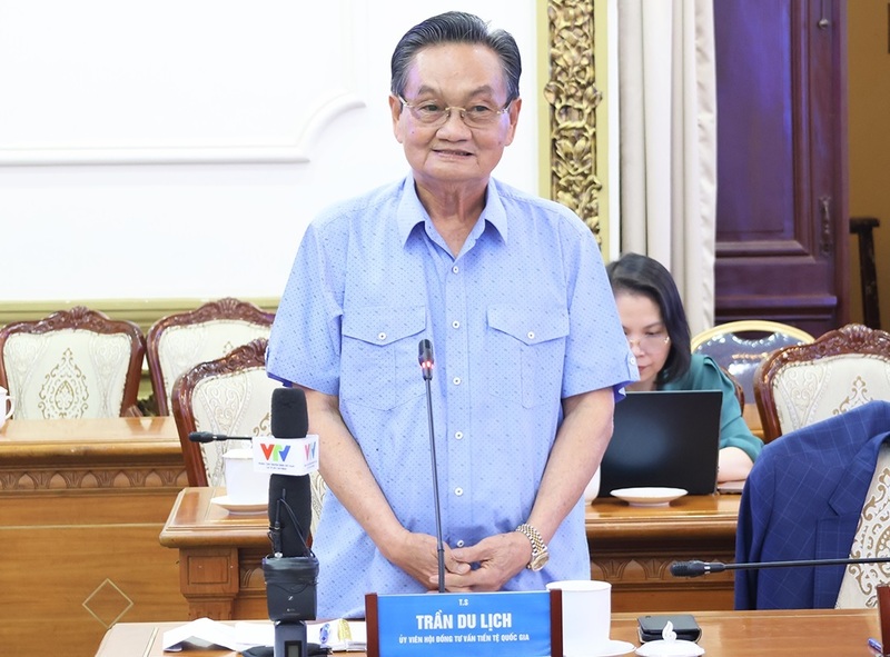 TS. Trần Du Lịch phát biểu tại hội thảo “Giải pháp thúc đẩy tăng trưởng hai con số trong bối cảnh đảm bảo ổn định năng lượng tại TP. Hồ Chí Minh”. Ảnh: Doanh nhân Sài Gòn.