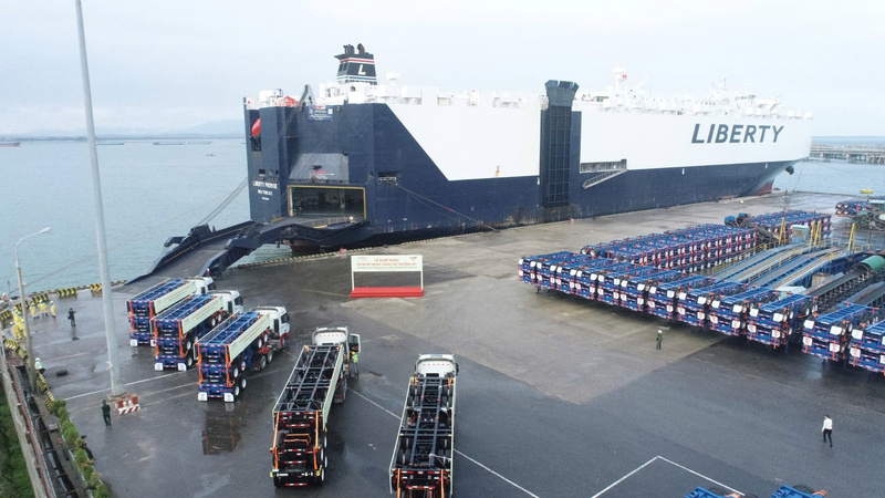 Cảng Dung Quất đang từng bước khẳng định vai trò cửa ngõ giao thương của miền Trung - Tây Nguyên, gắn kết chặt chẽ giữa công nghiệp, logistics và xuất khẩu. Ảnh: Nguyễn Dương