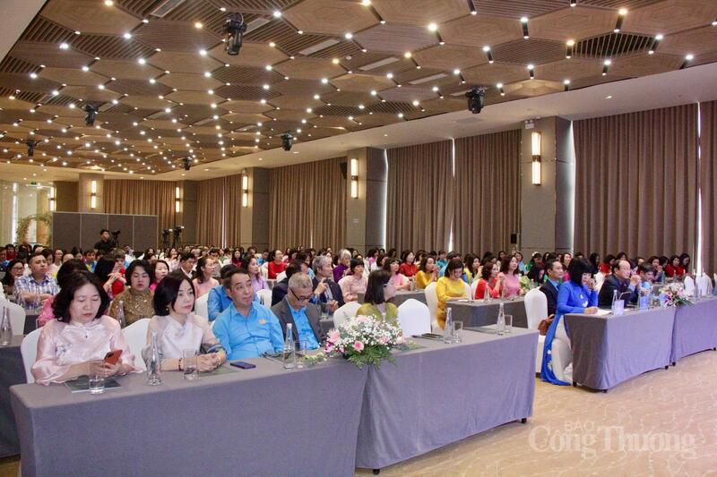 Toàn cảnh hội nghị sơ kết 5 năm phong trào thi đua "Giỏi việc nước - Đảm việc nhà".